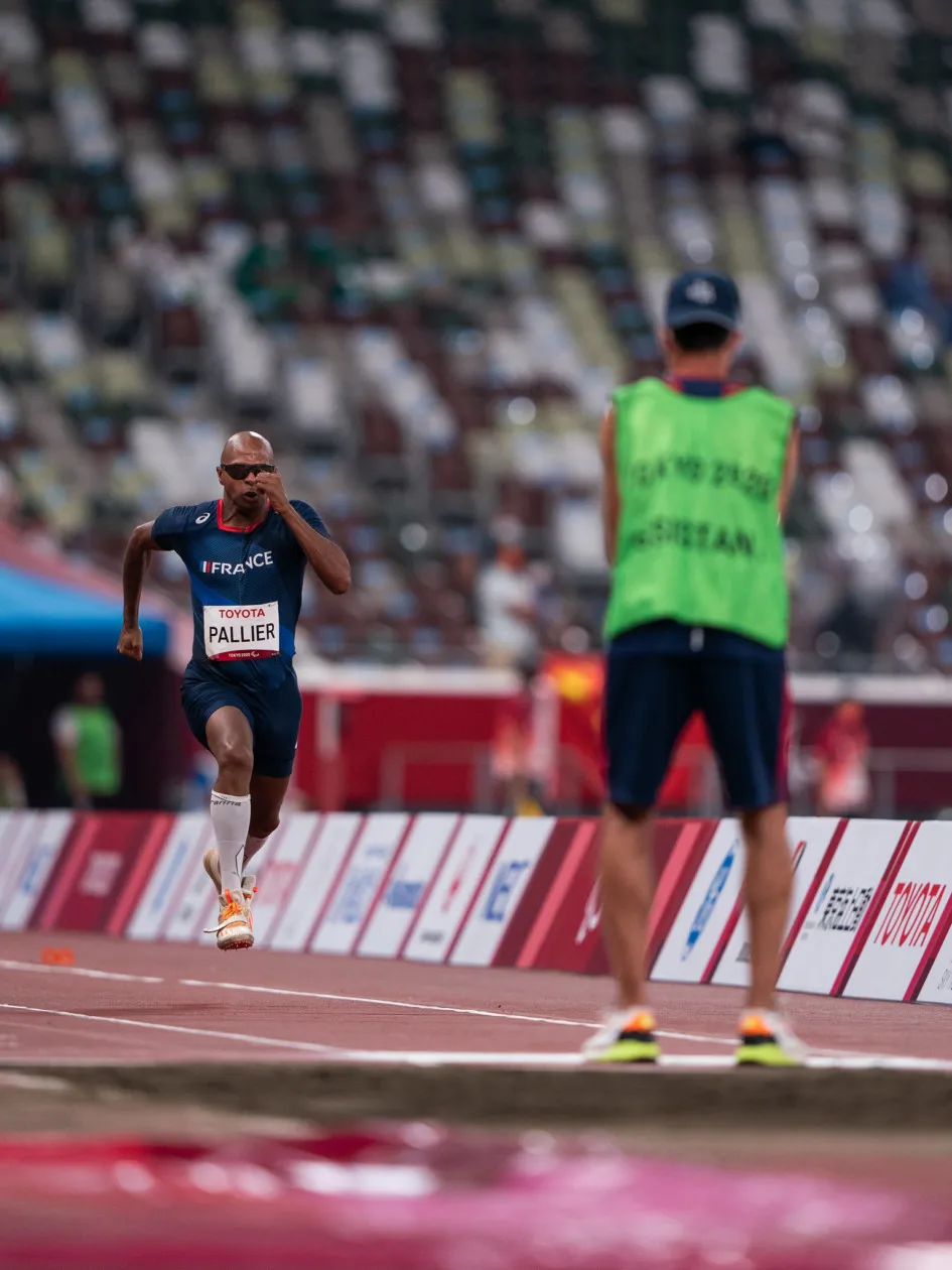 Ronan Pallier lors de la finale du saut en longueur T11 des Jeux Paralympiques de Tokyo 2020