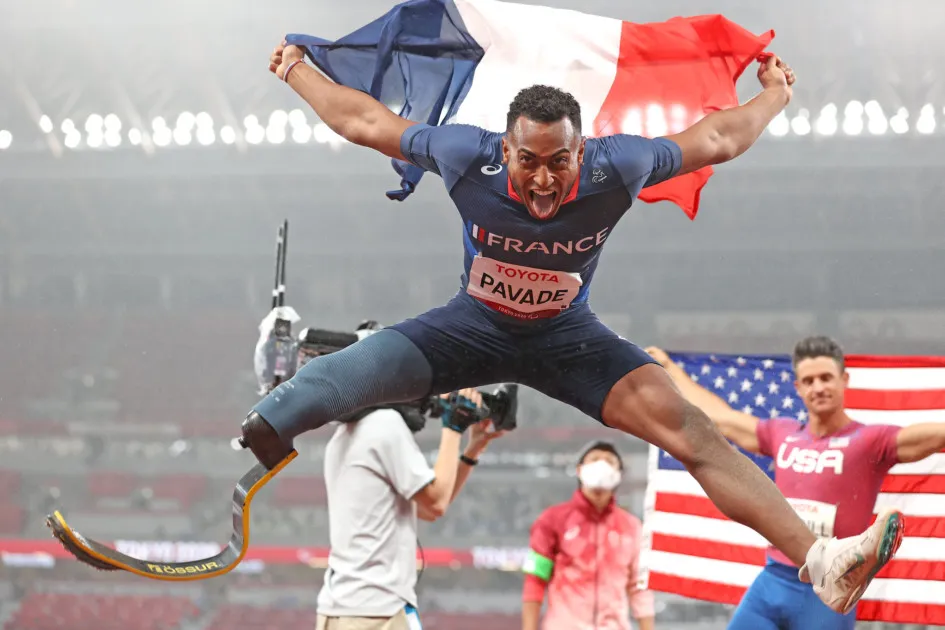 Dimitri Pavadé lors de la finale du saut en longueur T64 aux Jeux Paralympiques de Tokyo 2020