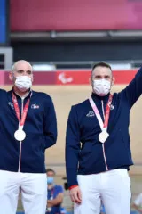 Raphaël Beaugillet et François Pervis sur le podium des Jeux Paralympiques de Tokyo