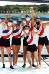 Le 4 barré français sur le plan d'eau de Tokyo lors des Jeux Paralympiques