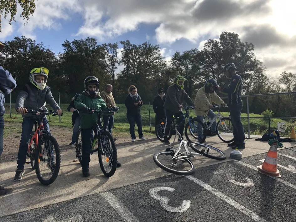 Apprentissage du vélo grâce au programme ESMSxCLUBS
