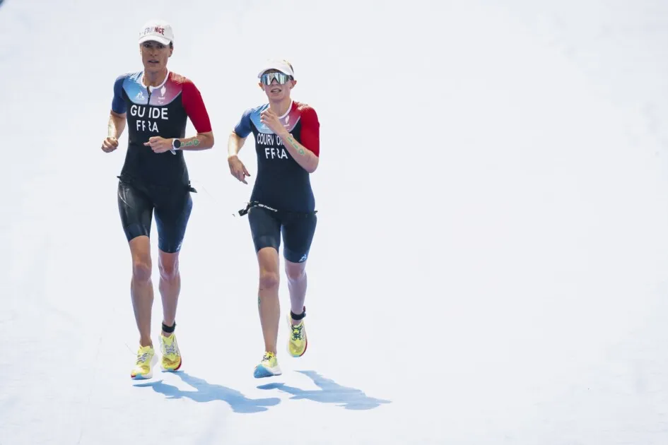 Héloïse Courvoisier et Anne Henriet, para triathlon, aux Jeux Paralympiques de Paris 2024