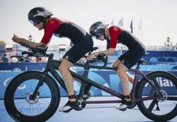 Héloïse Courvoisier et Anne Henriet, para triathlon, aux Jeux Paralympiques de Paris 2024
